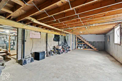 410 Main Street, English - 43