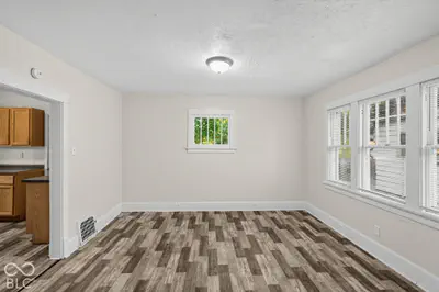 1031 College Street, South Bend - 24