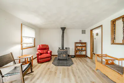 10664 S 9 W, Pendleton - 8
