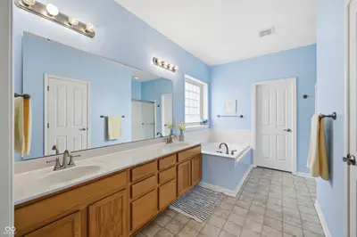 7851 Friends Creek, Avon - 14