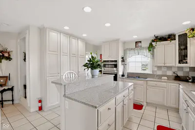 9510 235th Street, Cicero - 11