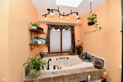 5006 Essex Drive, Carmel - 17