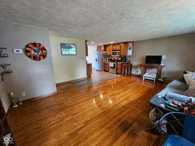 311 Edgeway Drive, Alexandria - 3