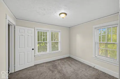 1031 College Street, South Bend - 27