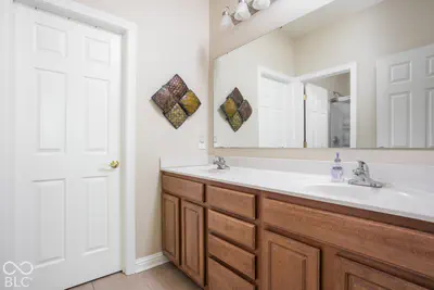 5658 Augusta Woods Drive, Plainfield - 18