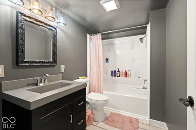 410 Main Street, English - 27