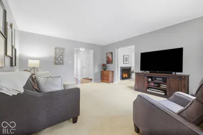 558 Hunters Drive, Carmel - 11