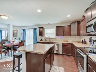 5742 Deer Valley Court, Columbus - 9