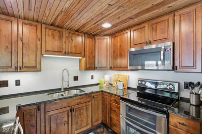 7310 Salmon Drive, Nineveh - 14