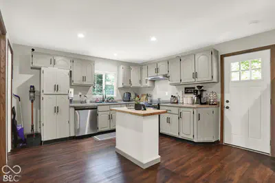 27 W Roberts Road, Indianapolis - 40