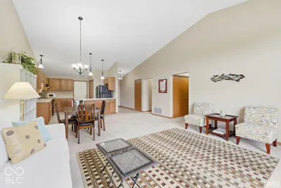 3713 N Lakeside Drive, Muncie - 8