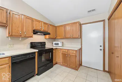 3713 N Lakeside Drive, Muncie - 20