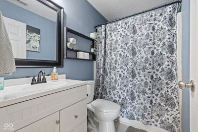 9925 Cedarstone Lane, Avon - 10