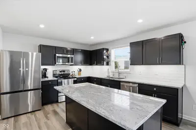 9860 Oakmont East Drive, Pendleton - 17
