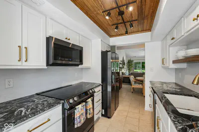 9105 Greenridge Lane, Bloomington - 19