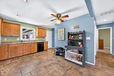 1602 Crescent Drive, Columbus - 18