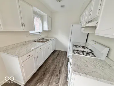 954 Greenwood, Greenwood - 3