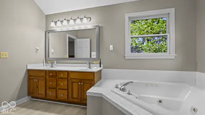 7437 W Banton Circle, New Palestine - 40