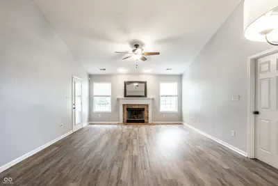 6115 Green Glade Drive, Whitestown - 4