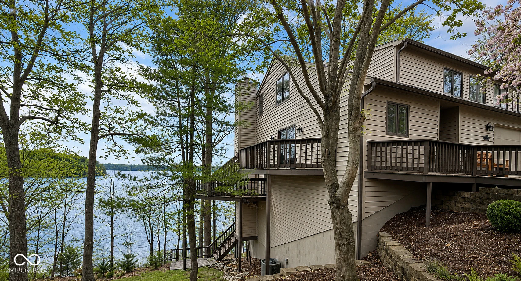 2072 Waters Edge Drive, Bloomington