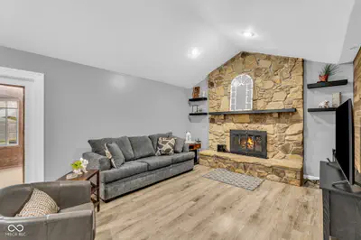 1221 Normandie Court, Avon - 17