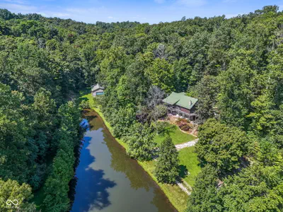 2100 Denny Hill Road, Paragon