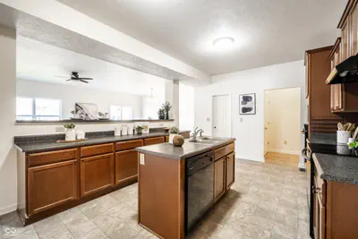 828 Blue Ash Trail, Greenwood - 8