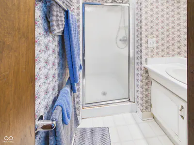 318 Vasbinder Drive, Chesterfield - 23