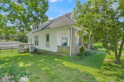 11409 US 150, Greenville - 2