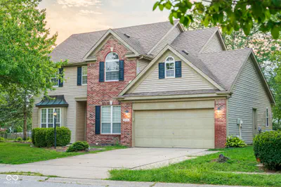 8302 Crystal Pointe Lane, Indianapolis