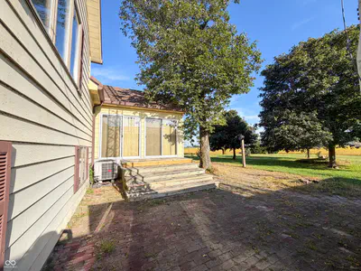 10449 W 300 S, Jamestown - 66