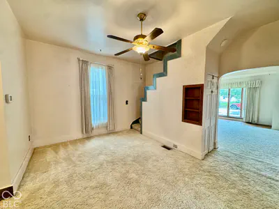 327 W 5th, Peru - 18
