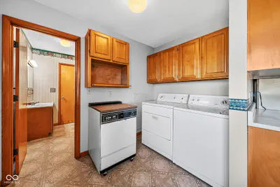 910 W Walnut, Rockville - 21