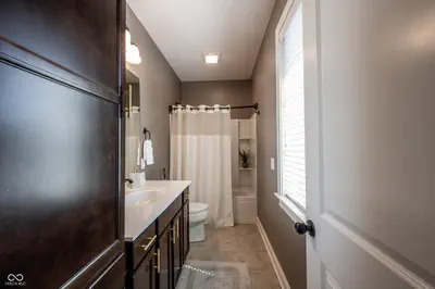 18176 Lakes End Drive, Westfield - 50
