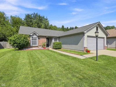 444 E Pine Ridge Drive, Westfield - 35
