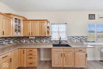 9653 200 Road, Flat Rock - 18