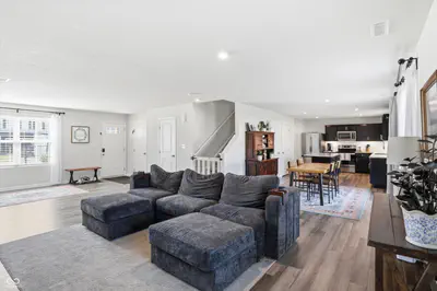 9860 Oakmont East Drive, Pendleton - 11