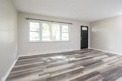 10461 Woodlawn Drive, Carmel - 4