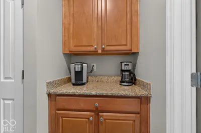 16171 Oakford Trail, Fishers - 43