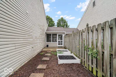 8140 Burnett Boulevard, Avon - 32