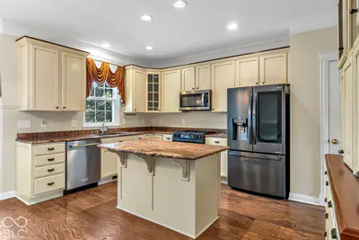 6763 Woodcliff Circle, Zionsville - 18