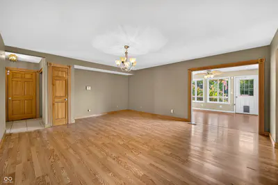 2846 Hillside Drive, Bedford - 8