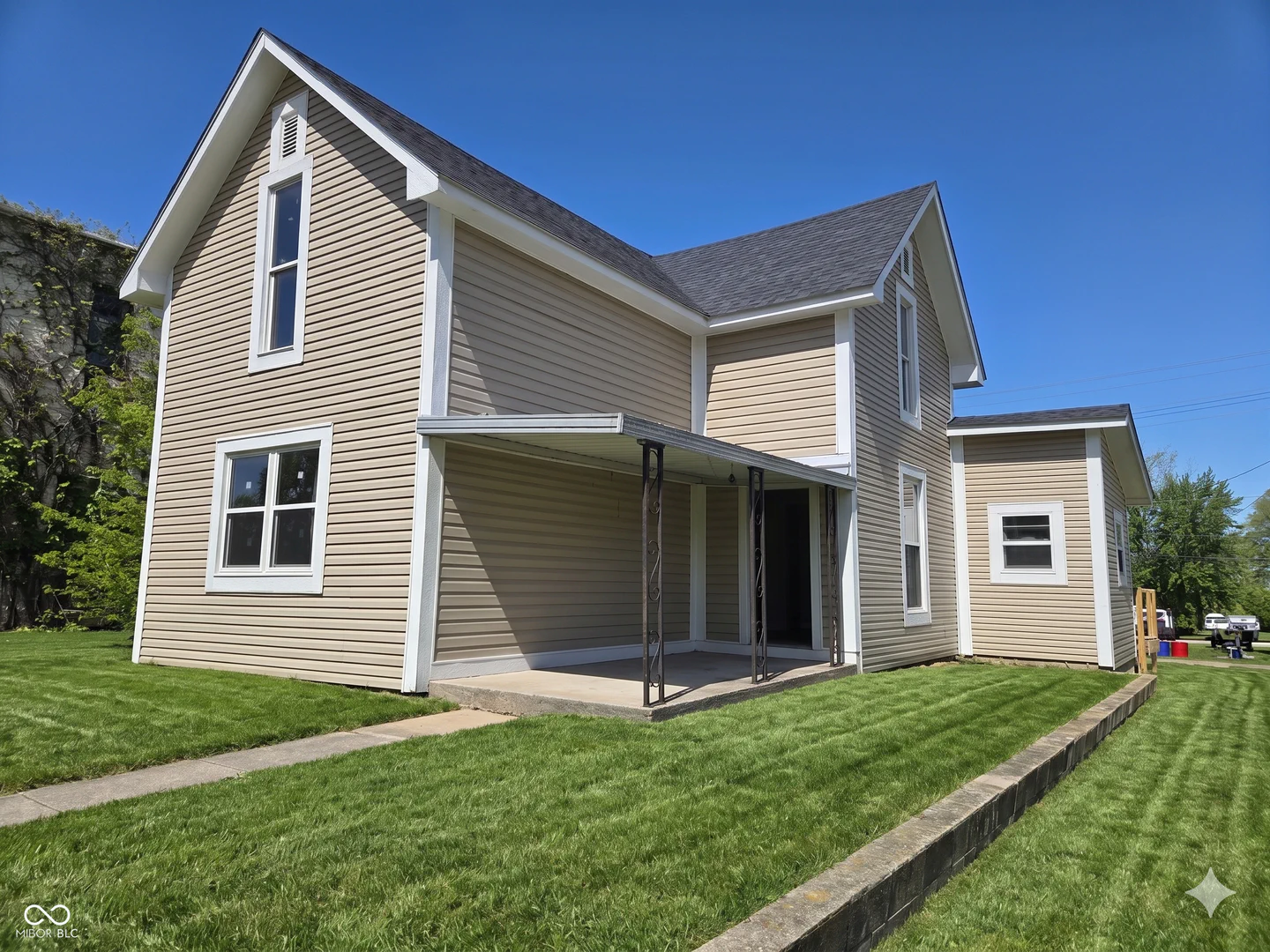 105 Main Street, Modoc