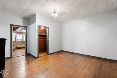 410 Main Street, English - 10
