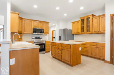 725 Greystone Court, Columbus - 24