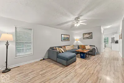 9444 N Gray Avenue, Unionville - 6