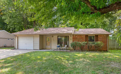 1262 Barefoot Trail, Greenwood