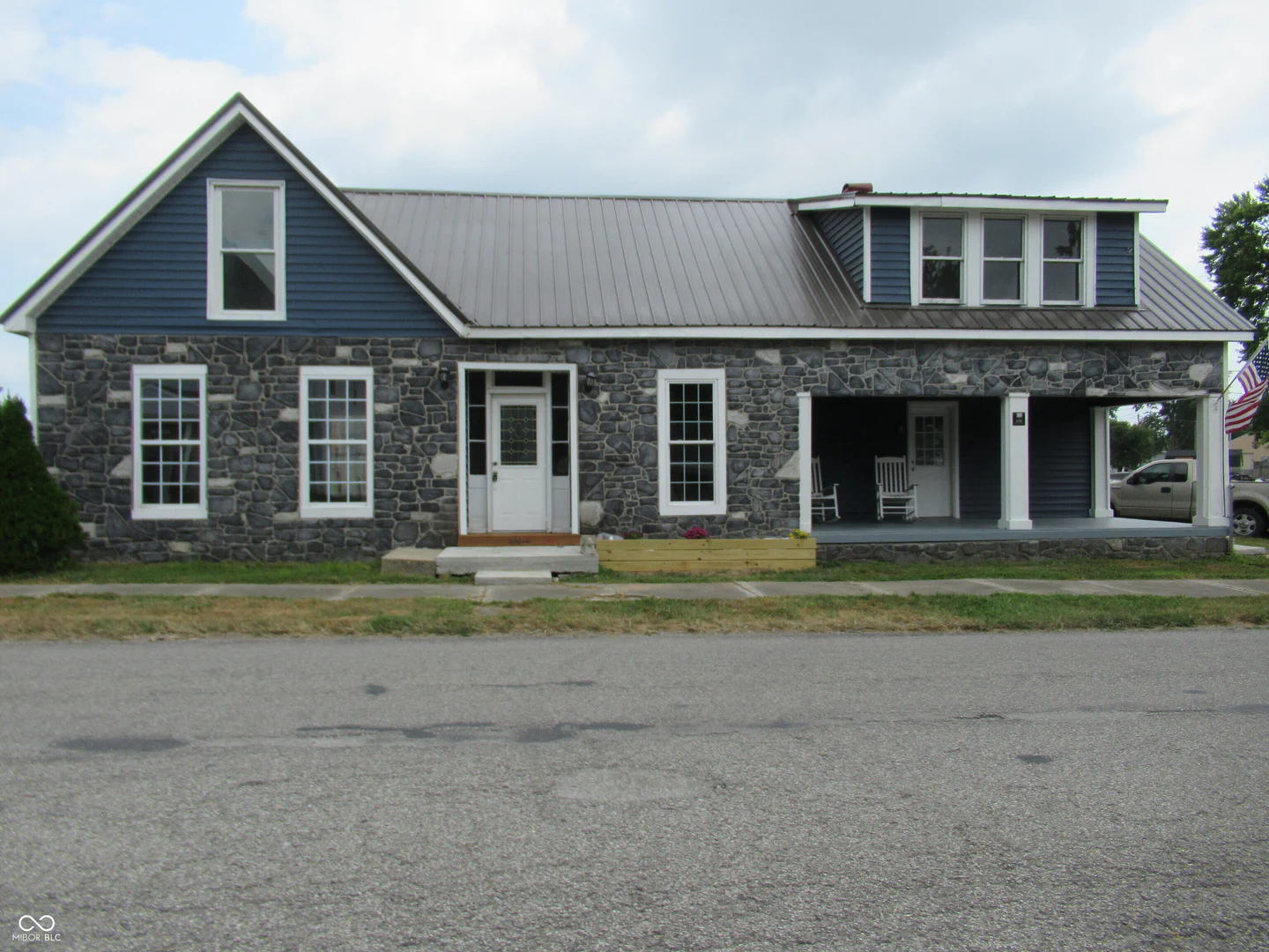 108 County Line Road, Saint Paul