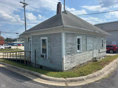 1611 L Street, Bedford - 3