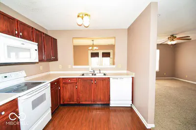 4537 Connaught East Drive, Plainfield - 10